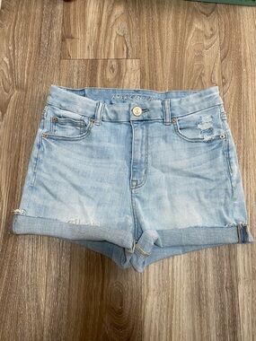 American Eagle Outfitters Light Wash High Rise cuffed Denim Shorts size 8 EUC